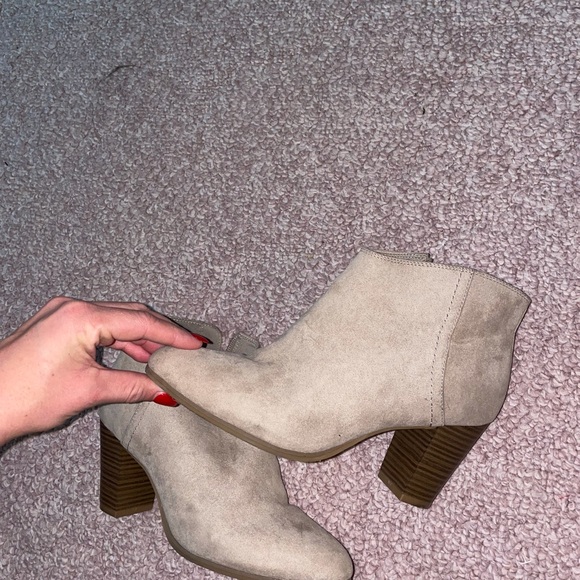 Heeled booties - Picture 5 of 6